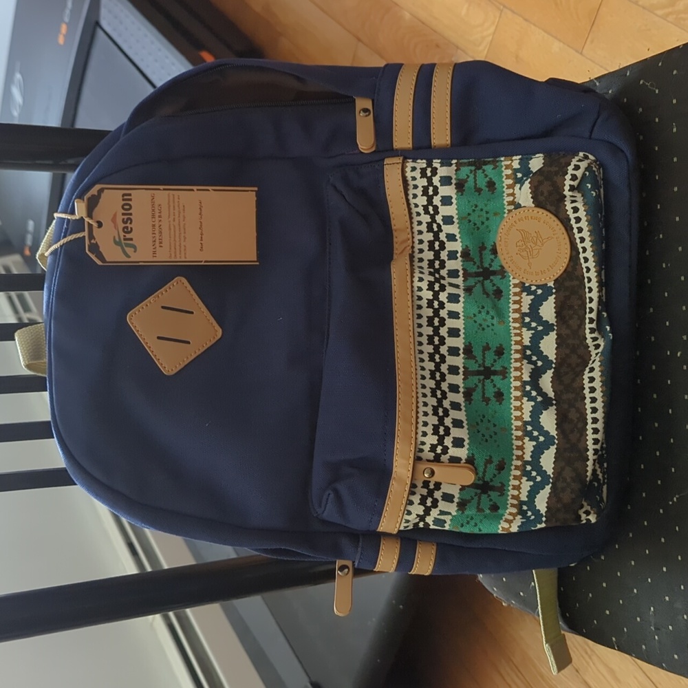 (NEW) Backpack - Picture 2 of 11